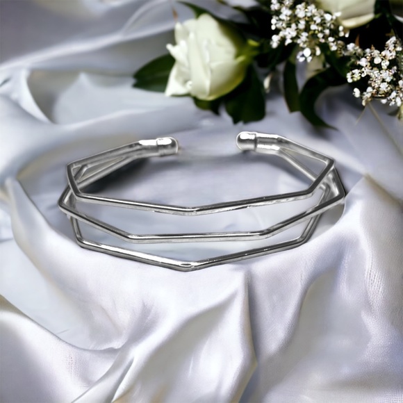 Jewelry - Silver Toned Geometric Bracelet